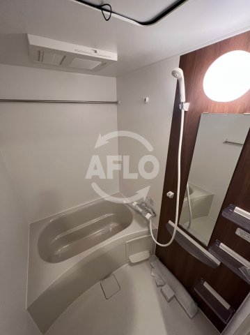 バス・シャワールーム　セレニテ中崎町リアン　浴室