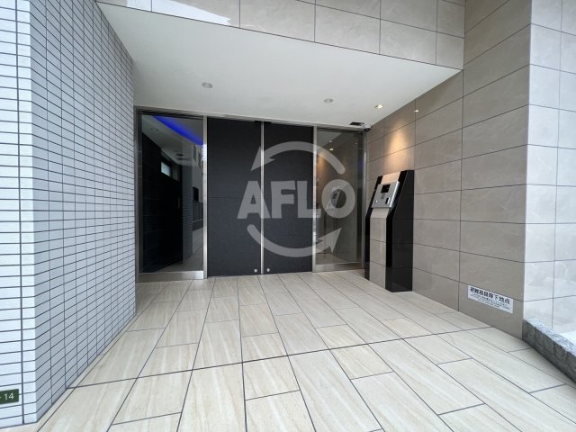 エントランス　セレニテ中崎町リアン　エントランス