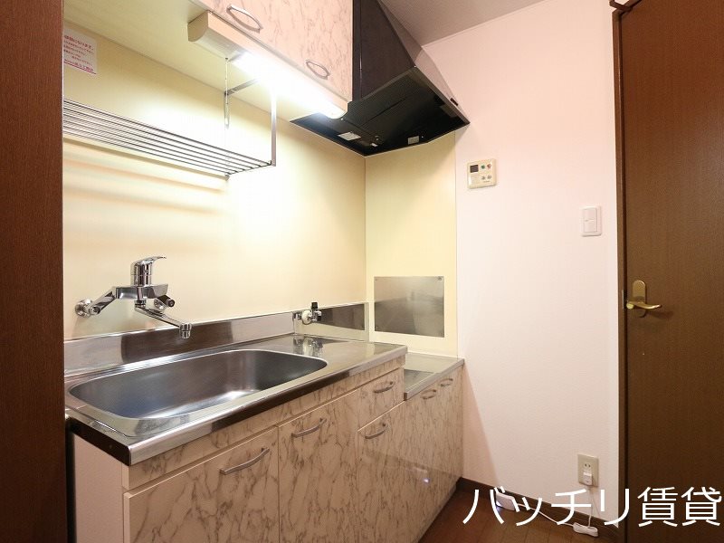 キッチン　別号室タイプの為、現状を優先致します。