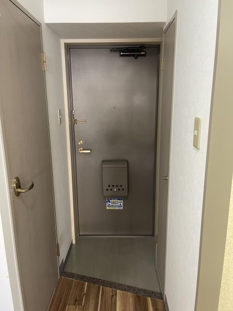 玄関　同物件別号室の写真です。