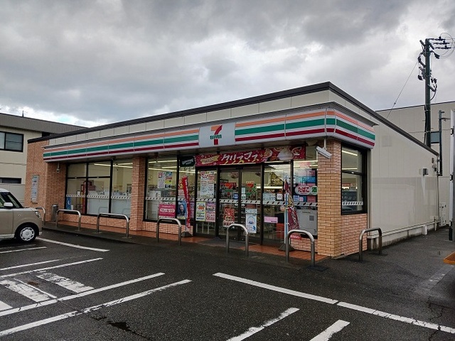 コンビニ　セブンイレブン（コンビニ）まで2000m