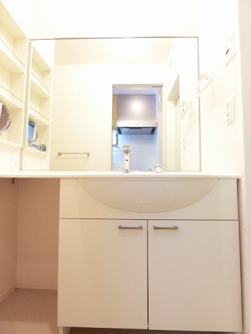 洗面設備　洗髪洗面化粧台で忙しい朝にも寝癖の付いた頭にも優しい☆お化粧