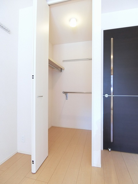 収納　洋室7.3帖のお部屋にあるウォークインクローゼットです♪お洋