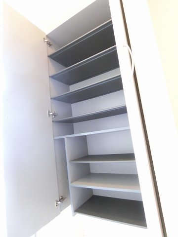 玄関　シューズボックスがあるので靴が散らからずいつでも玄関すっきり