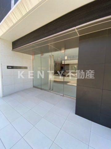 エントランス　落ち着いたエントランスです