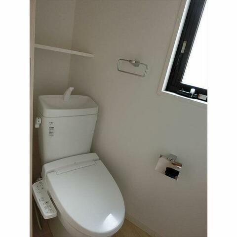 トイレ　窓付き個室トイレ♪
