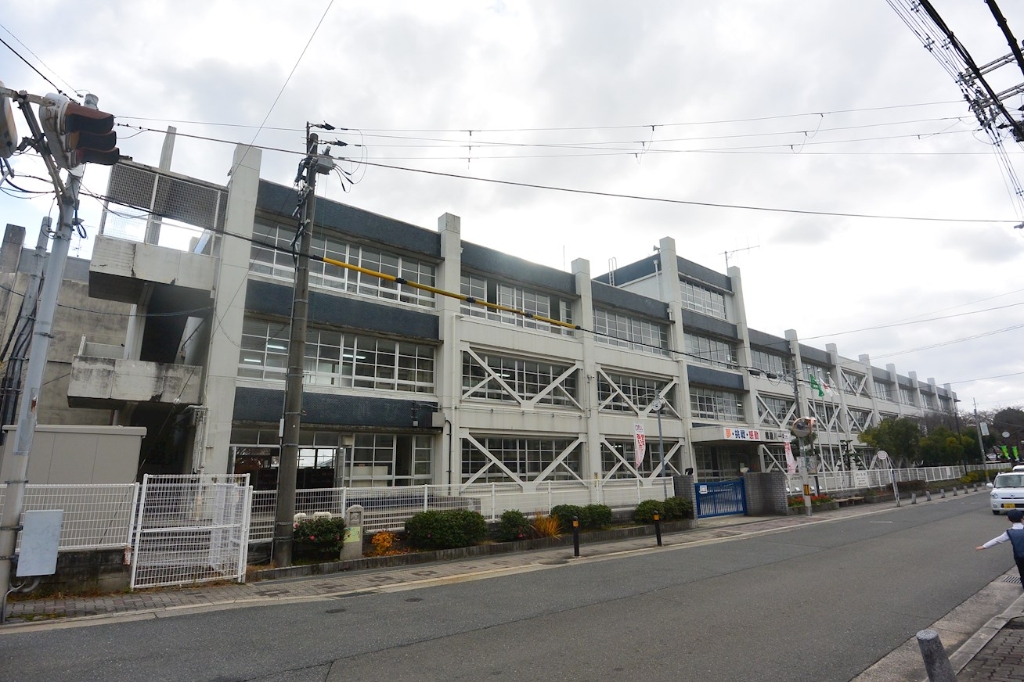 中学校　寝屋川市立第一中学校（中学校）まで177m