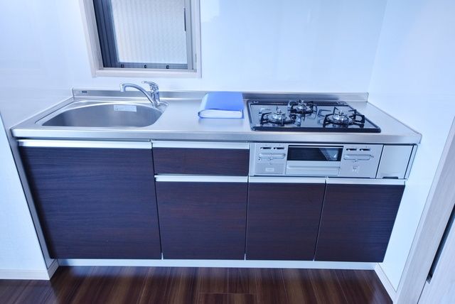 キッチン　★3口コンロのシステムキッチンです★