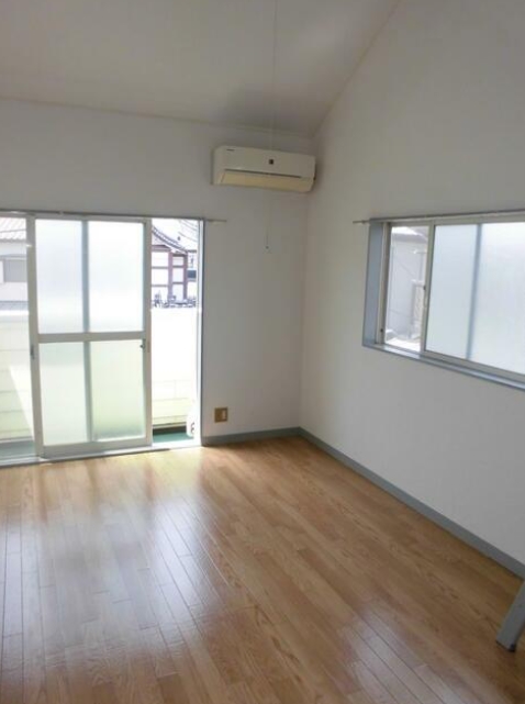 居室・リビング　最上階・角部屋・二面採光☆