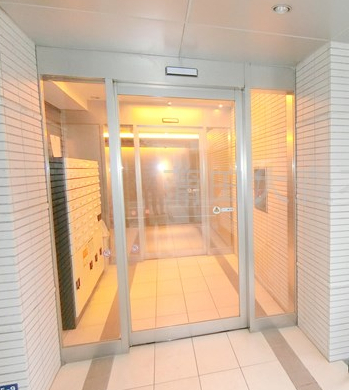 エントランス　防犯カメラTVモニター付オートロック宅配BOXメールBOX管