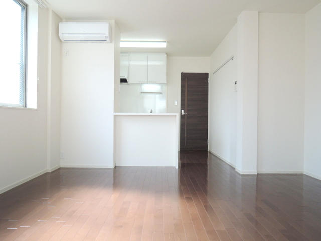 居室・リビング　★明るいフローリングの角部屋です★