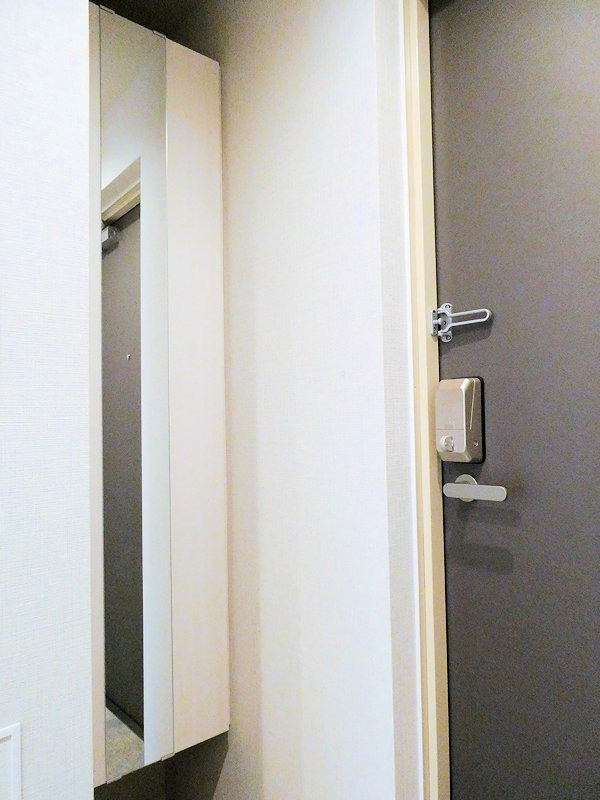 玄関　シューズボックスには鏡付き！