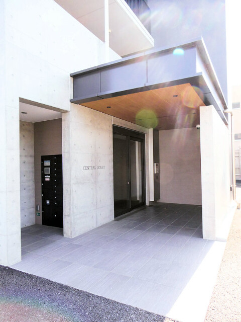 エントランス　防犯カメラ＆オートロック完備のエントランス