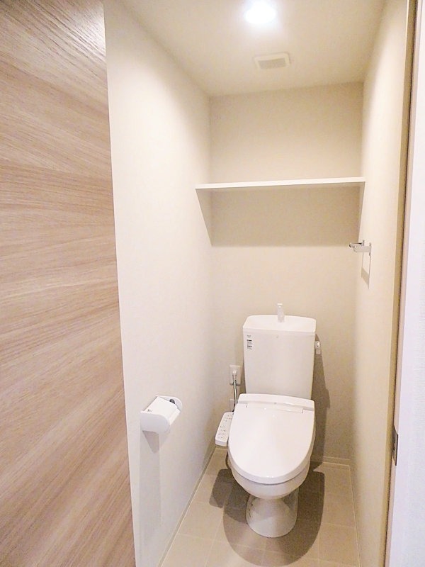 トイレ　清潔感のある温水洗浄便座のトイレ！