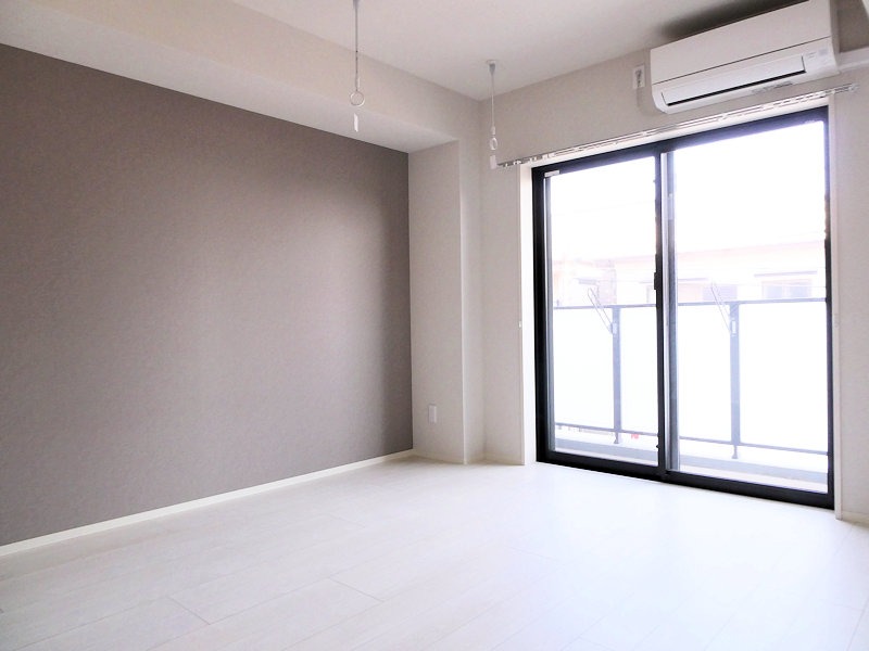 その他部屋・スペース　（反転）エアコンと室内物干し付きで雨の日の洗濯物も安心！