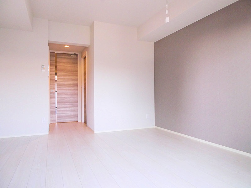 居室・リビング　（反転）８．５帖の洋室はアクセントクロスでお洒落な内装♪