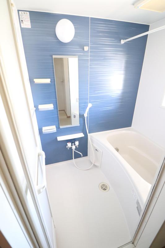 バス・シャワールーム　1　追い焚き機能、浴室乾燥機付きバス