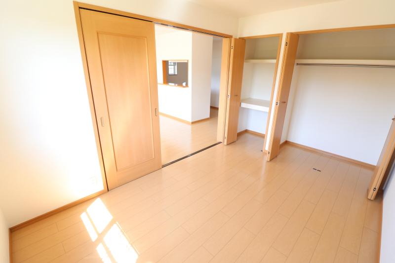 収納　南側洋室の収納とお部屋