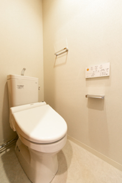トイレ　※写真は同タイプ住戸です。