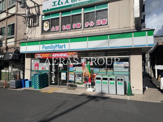 コンビニ　ファミリーマート 東中野駅東口店（コンビニ）まで185m