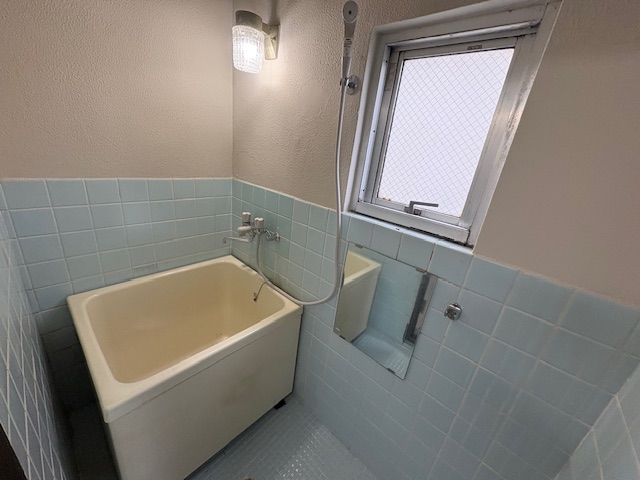 バス・シャワールーム　バストイレ別！