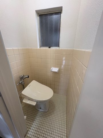 トイレ　新気温水洗浄便座設置済み。