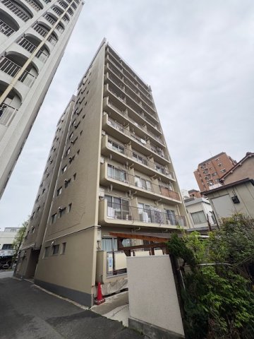 建物外観　鉄筋コンクリート造のがっちりとした建物。