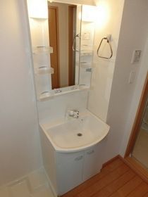 洗面設備　掃除にも便利なシャンプードレッサー