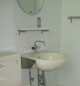 洗面設備　（同一仕様写真）