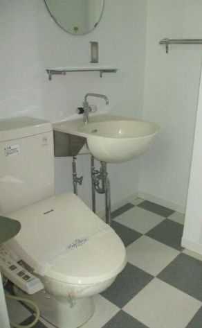 トイレ　（同一仕様写真）