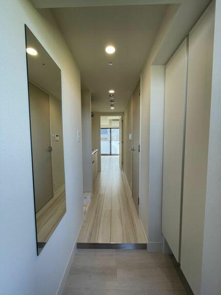 玄関　同物件別部屋写真