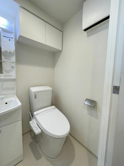 トイレ　同物件別部屋写真