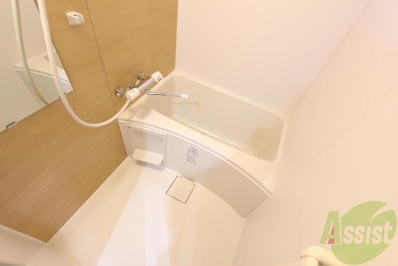 バス・シャワールーム　浴室乾燥機つき清潔感のある浴室