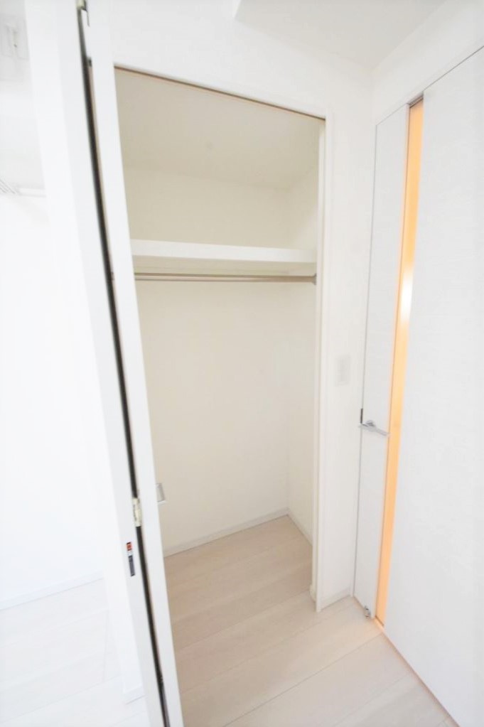 収納　★ハンガーラック付き、上部収納も有り★
