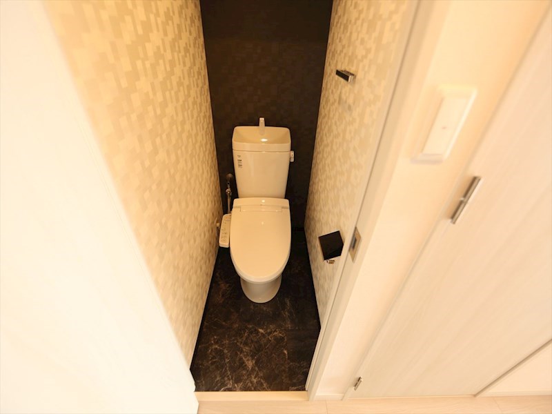 トイレ　温水洗浄暖房便座付トイレ