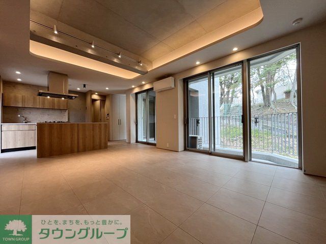 居室・リビング　エントランス