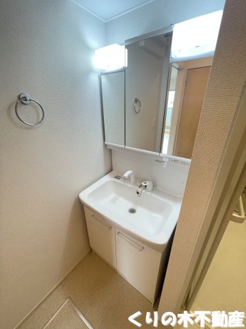 洗面設備　スペースが確保できる洗面所です