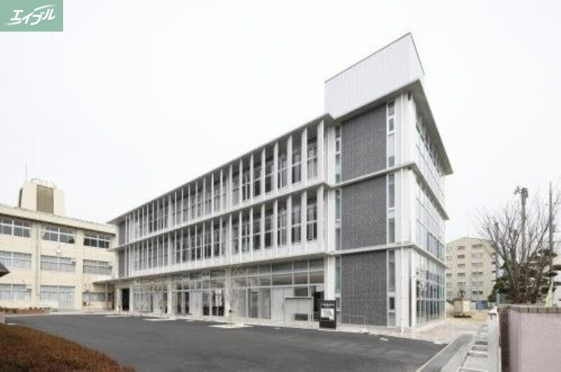 小学校　岡山市立西小学校（小学校）まで652m