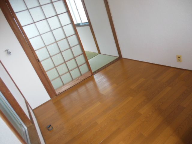 居室・リビング　【キッチン】※別部屋写真