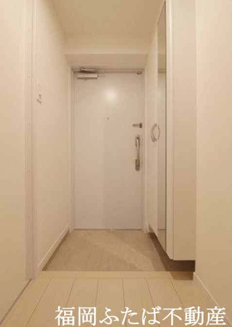 玄関　※別号室の写真です