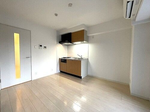 居室・リビング　☆明るい洋室☆