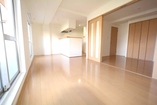 居室・リビング　角部屋住戸で過ごしやすく、おすすめです。