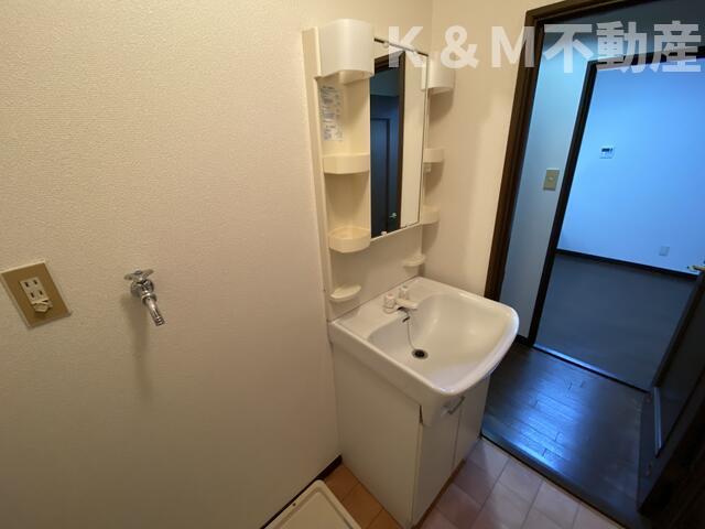 洗面設備　コンパクトで使いやすい洗面所