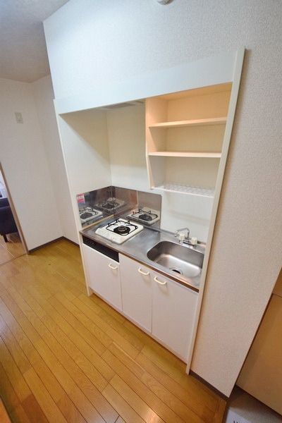 キッチン　★キッチン上部にも収納があります★