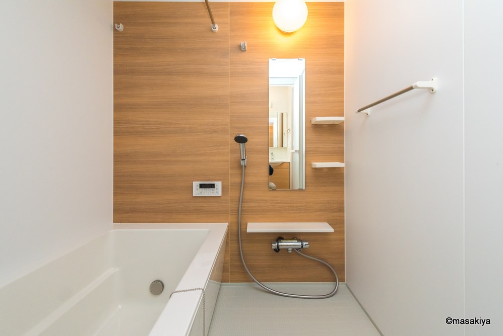 バス・シャワールーム　お風呂　追い焚き・浴室乾燥機付きです。