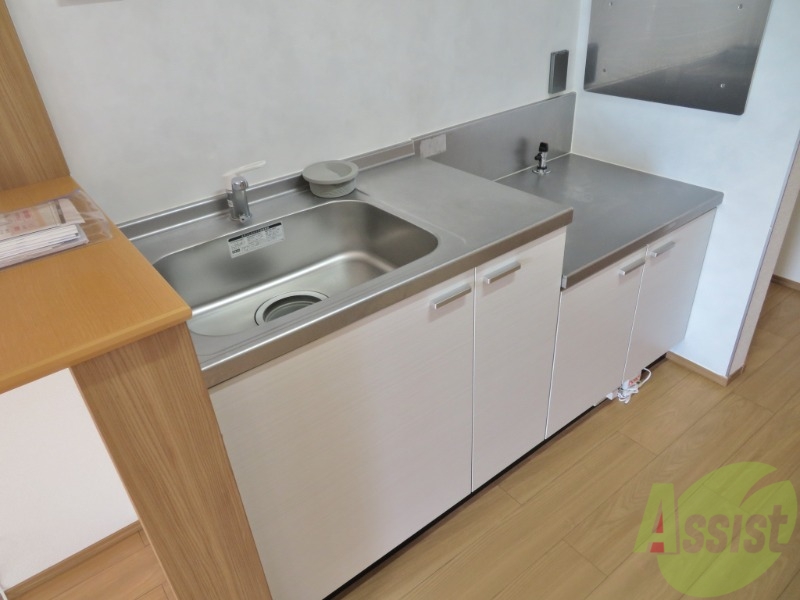 キッチン　キッチンはシックなデザインでした。洗い場も大きい。