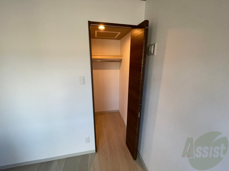 収納　ウォークインクローゼットは奥行きもあり、荷物が多い方でも安心