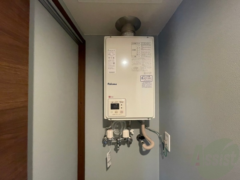 その他設備　ガス給湯器です。操作しやすいパネルになってます。