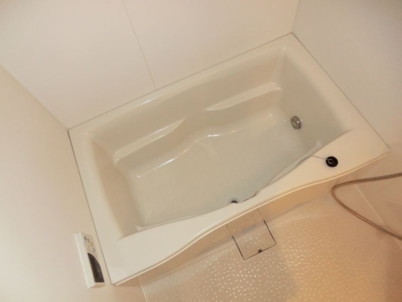 バス・シャワールーム　浴室乾燥・追い炊き機能付きで便利です♪