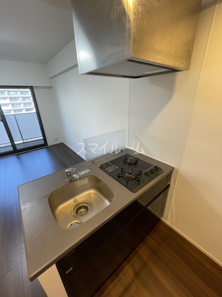 キッチン　別部屋参考写真となります。